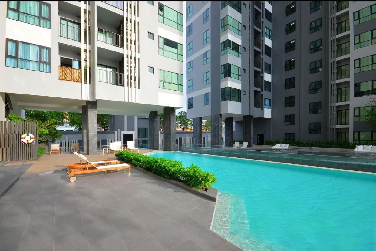The Base Central Pattaya Exterior photo