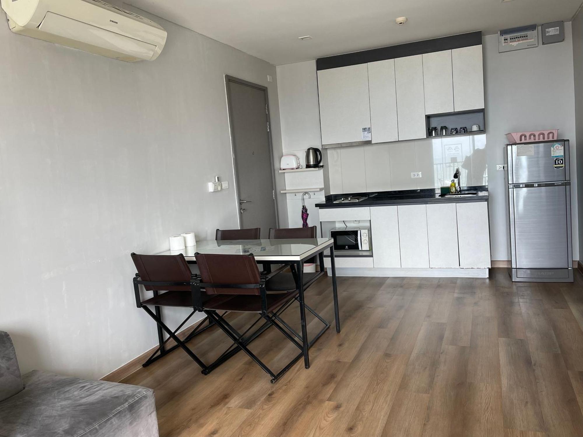 The Base Central Pattaya Exterior photo